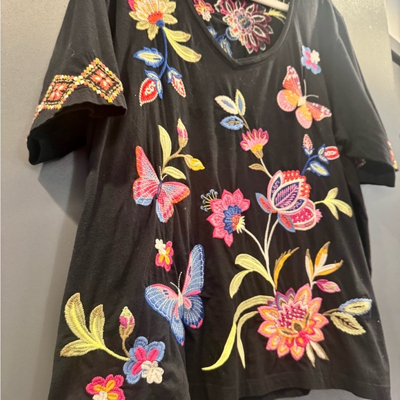 Johnny Was Gracey Trapunto Embroidered Floral Butterfly Short Sleeve T-Shirt - Picture 7 of 7